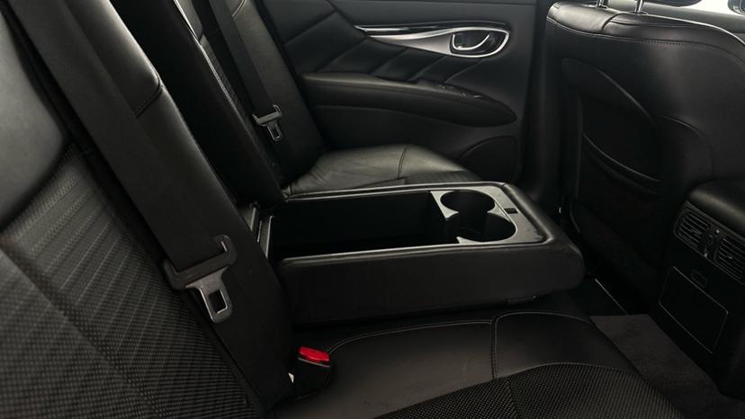 Rear Armrest/ Cup Holder