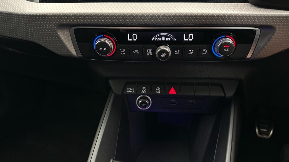 Air Conditioning /Dual Climate Control /Auto Stop/Start