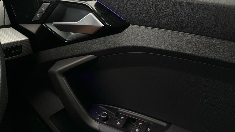 Electric Windows / Wing Mirrors /Ambient Lighting 