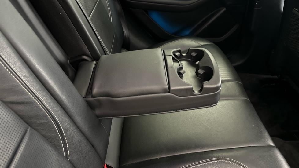 Rear Armrest/ Cup Holder