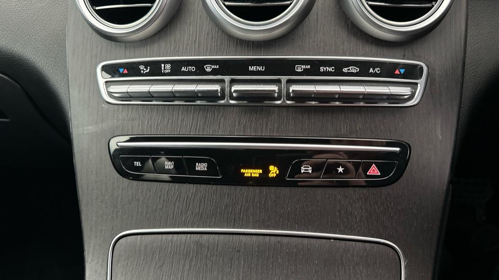 Dual Climate Control / Air Conditioning 