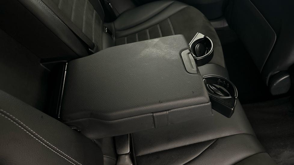 Rear Armrest/ Cup Holder