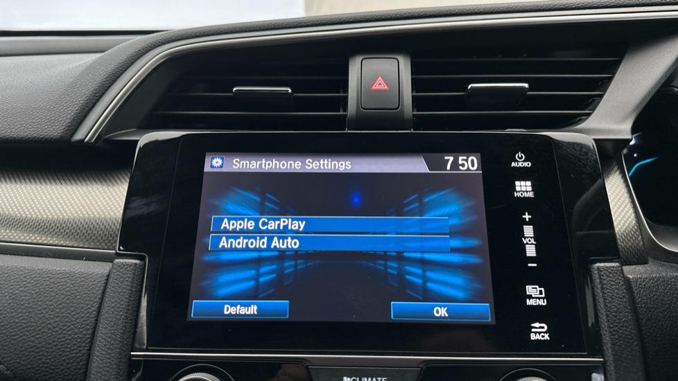 Apple Car Play & Android Auto