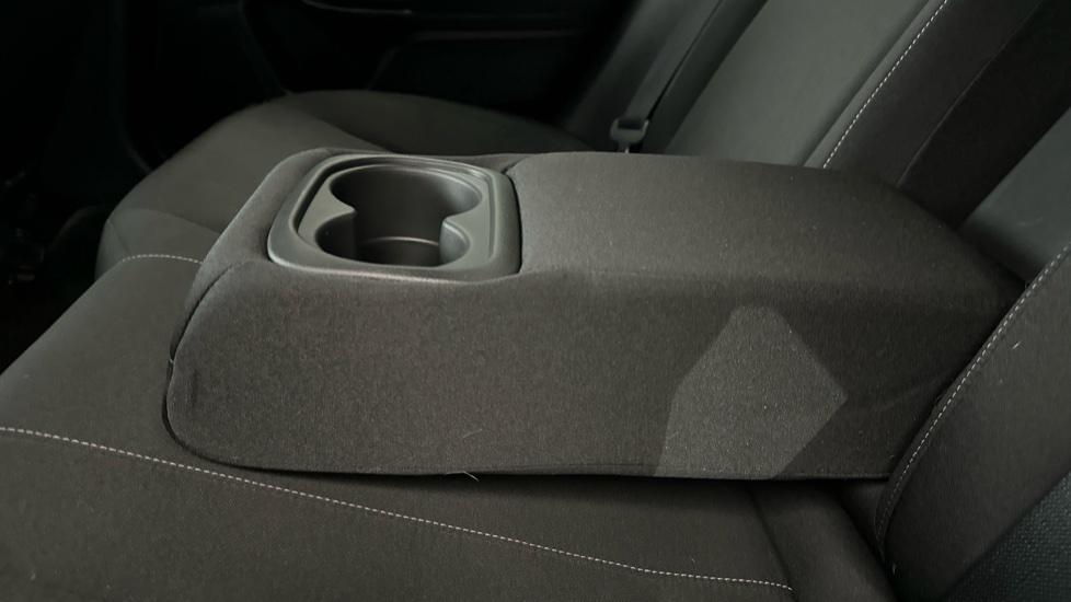 Rear Armrest/ Cup Holder