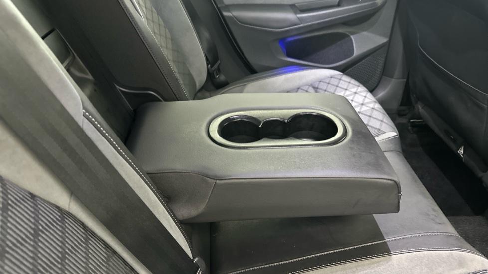 Rear Armrest/ Cup Holder