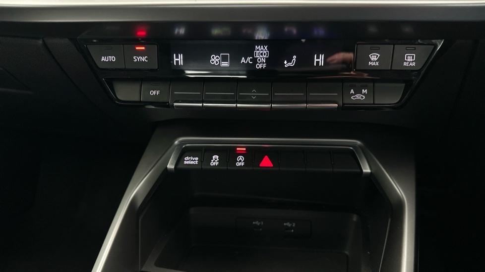 Dual Climate Control  / Air Conditioning  / Auto Stop/Start 