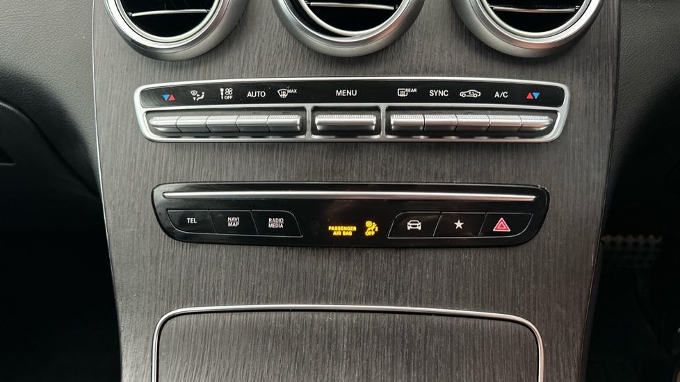 Dual Climate Control / Air Conditioning 