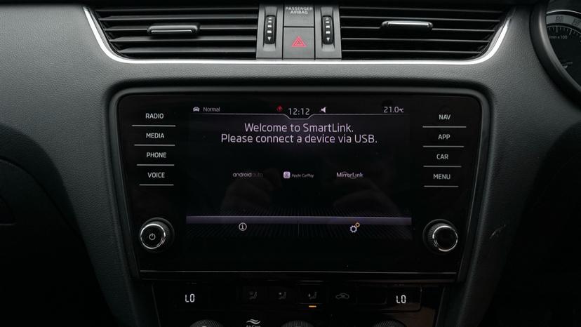 Apple CarPlay / Android Auto 