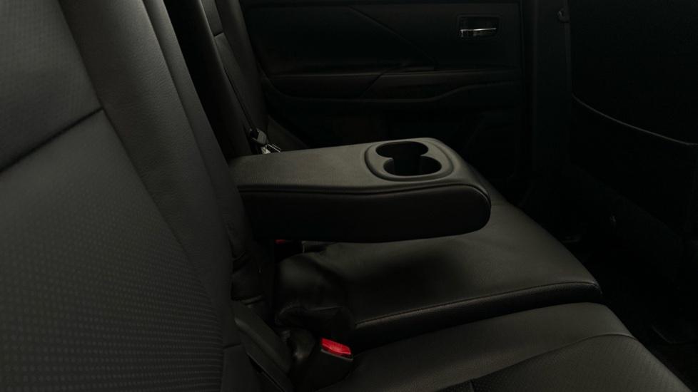 Rear Armrest/ Cup Holder