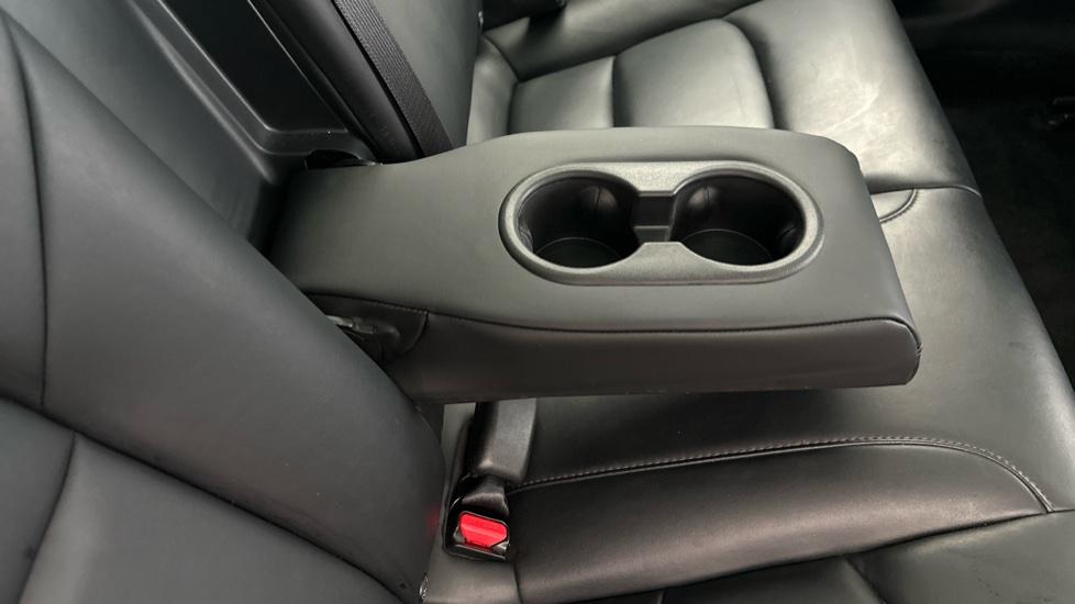 Rear Armrest/ Cup Holder