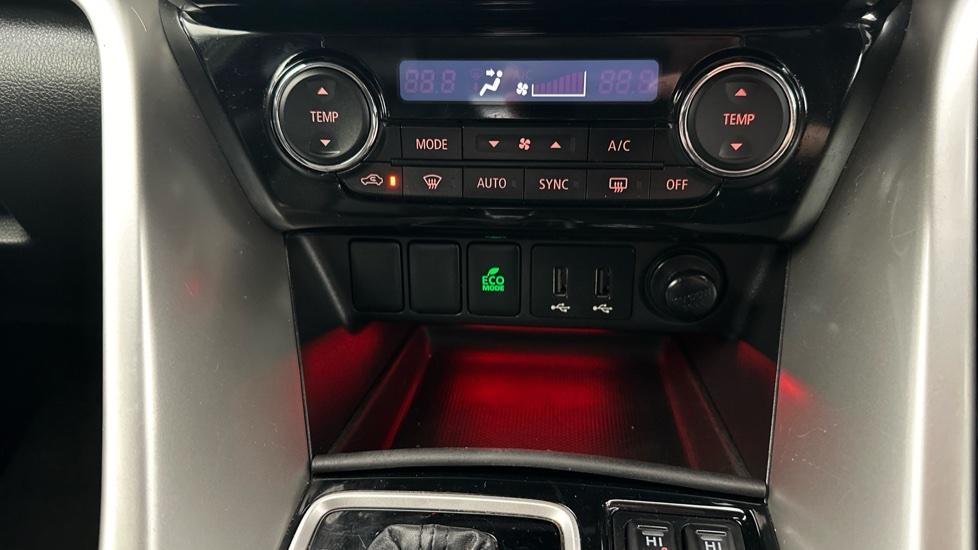 Air Conditioning /Dual Climate Control /Ambient Lighting 