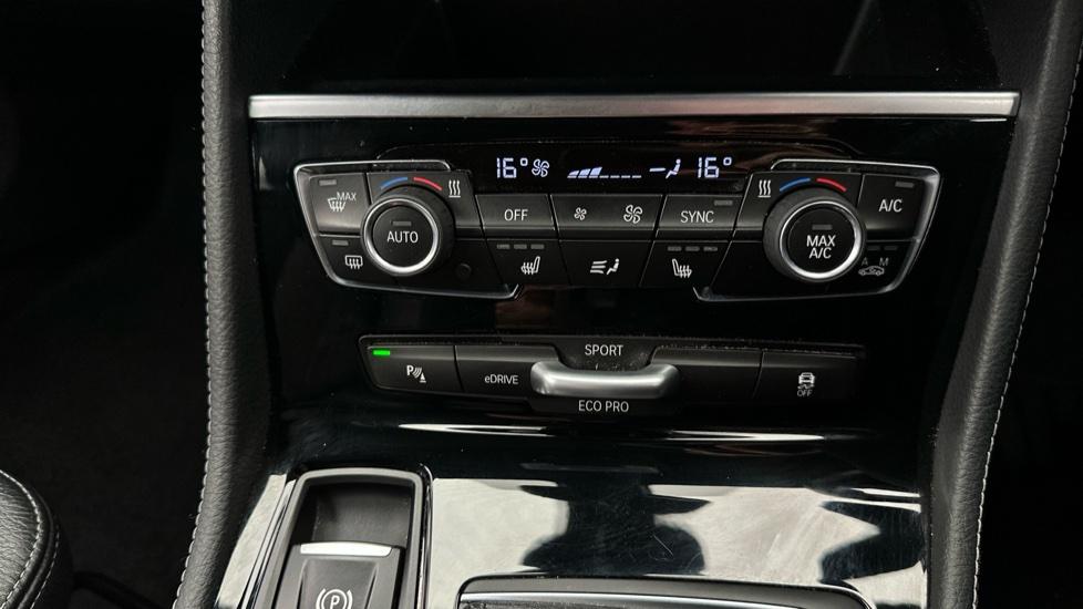 Dual Climate Control / Air Conditioning / Heated Seats 