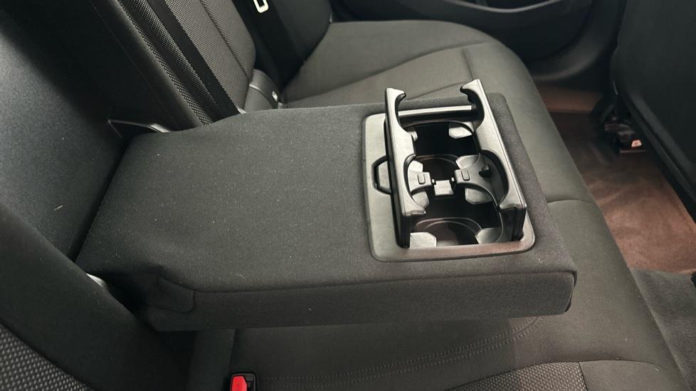 Rear Armrest/ Cup Holder