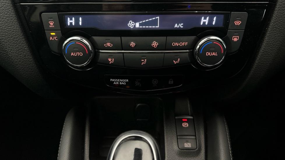 Air Conditioning /Dual Climate Control /Electric Park Brake 