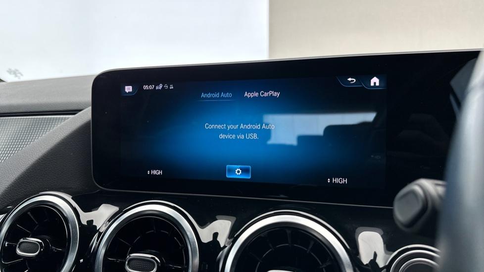 Apple CarPlay / Android Auto 