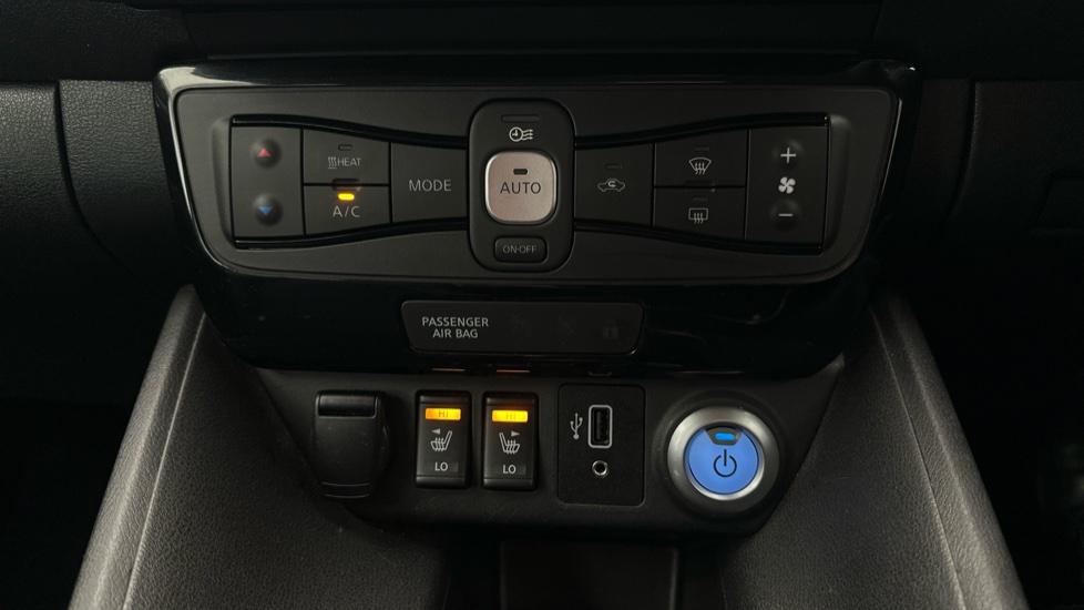 Air Conditioning /Heated Seats 