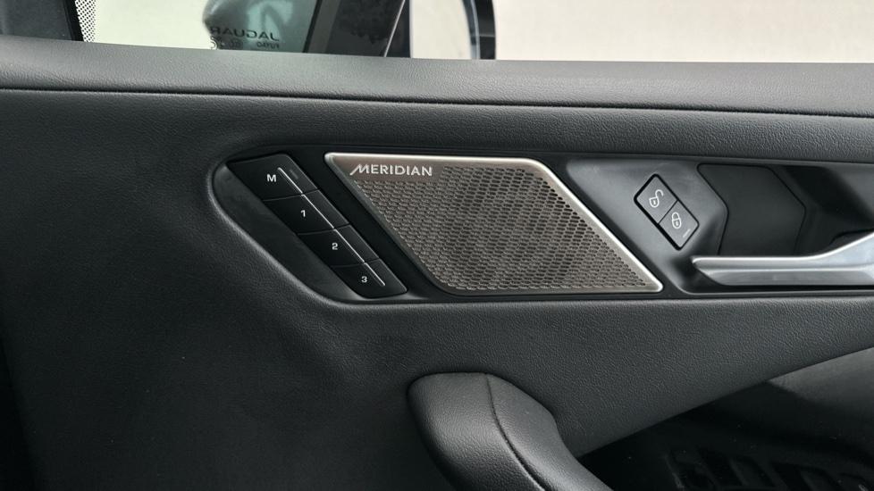 Upgrade Speaker System /Memory Seats 