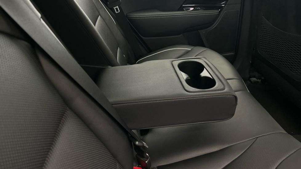 Rear Armrest/ Cup Holder