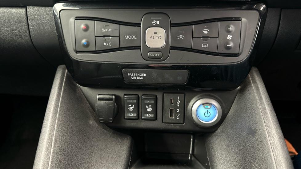 Air Conditioning / Heated Seats 