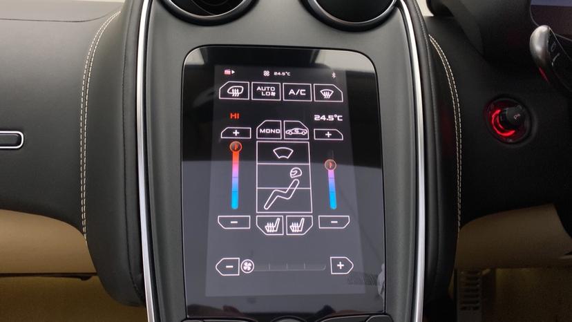 Dual climate control/heated seats and wing mirrors 