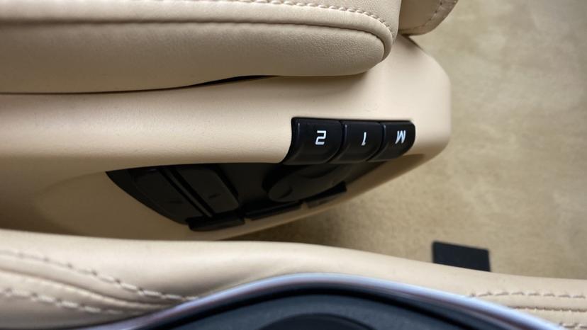 Electric controlled seats/memory seats 