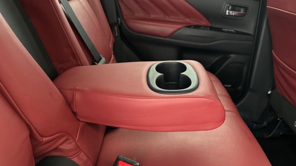 Rear Armrest/ Cup Holder