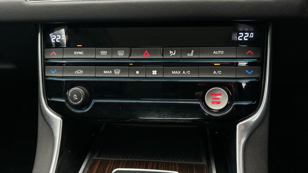 Dual Climate Control  / Air Conditioning 