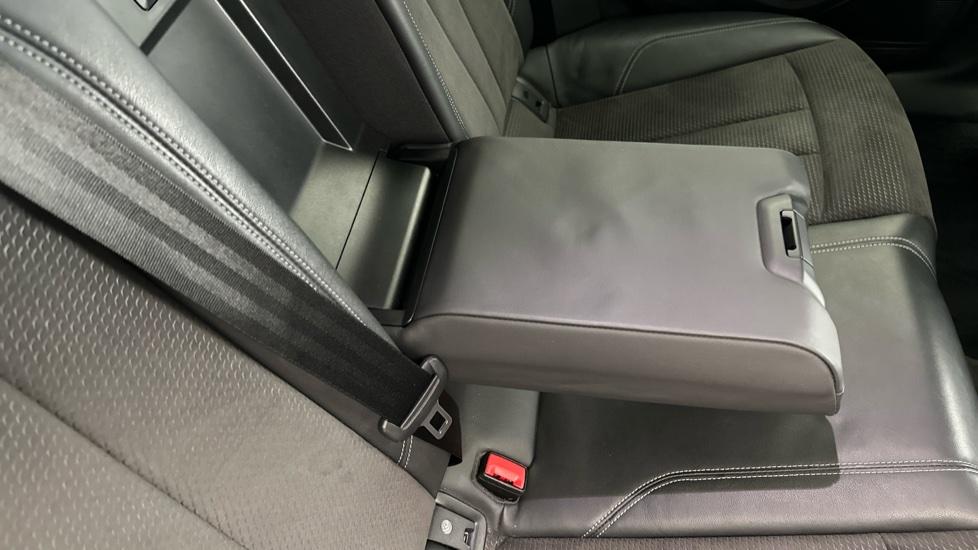 Rear Armrest/ Cup Holder