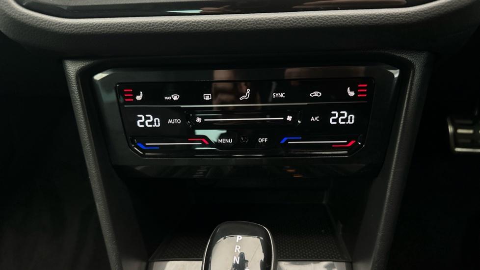 Air Conditioning /Dual Climate Control /Heated Seats 