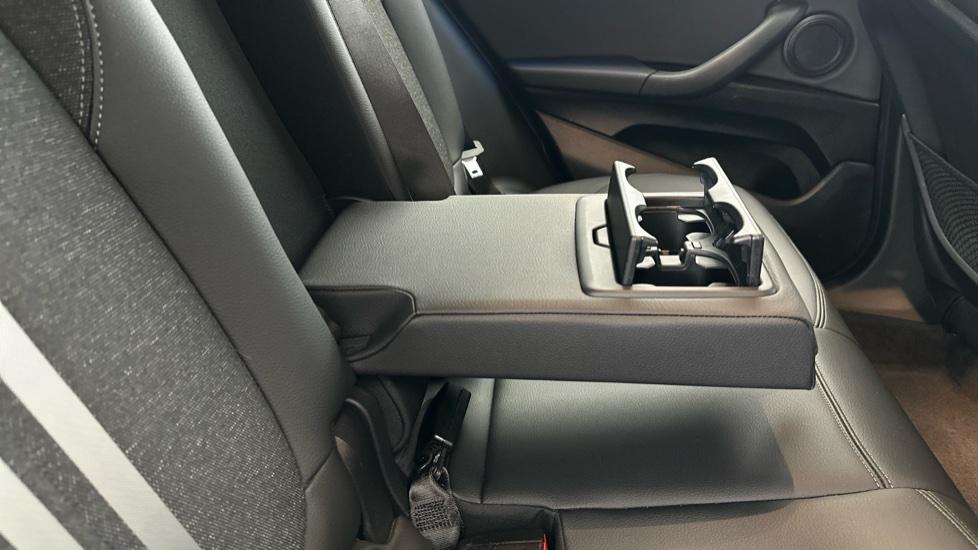 Rear Armrest/ Cup Holder