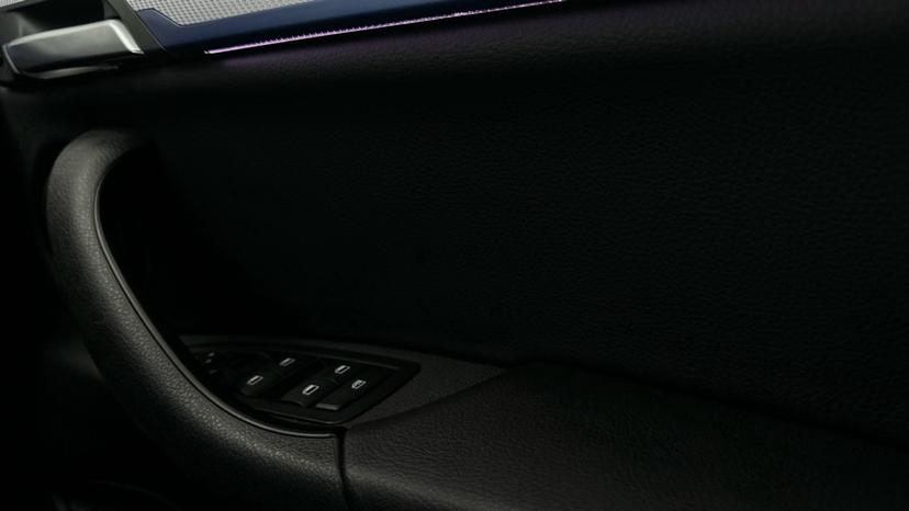 Electric Windows / Wing Mirrors/ Ambient Lighting  