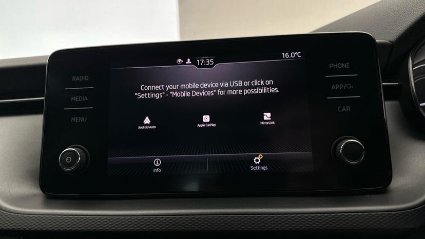 Apple Car Play & Android Auto