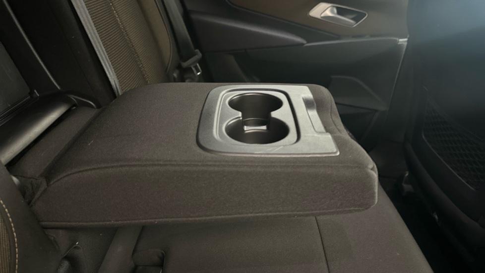 Rear Armrest/ Cup Holder