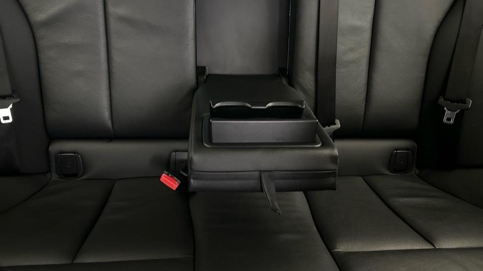 Rear Armrest/ Cup Holder