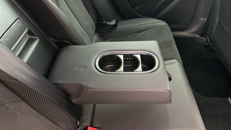 Rear Armrest/ Cup Holder