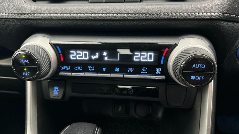 Dual Climate Control  / Air Conditioning 