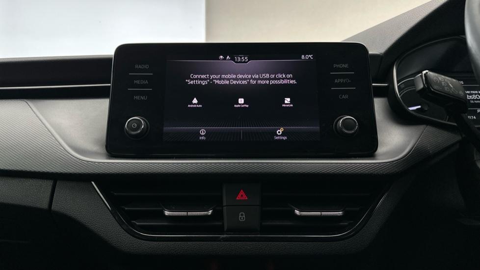 Apple Car Play & Android Auto