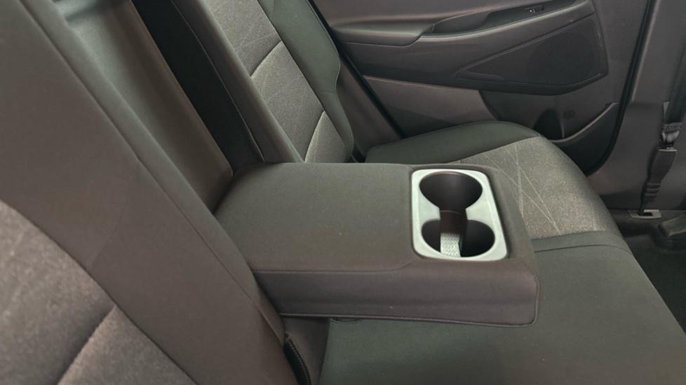 Rear Armrest/ Cup Holder