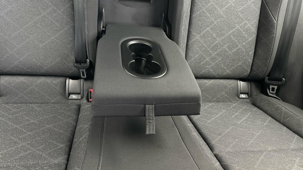 Rear Armrest/ Cup Holder