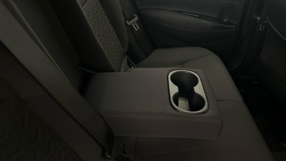 Rear Armrest/ Cup Holder