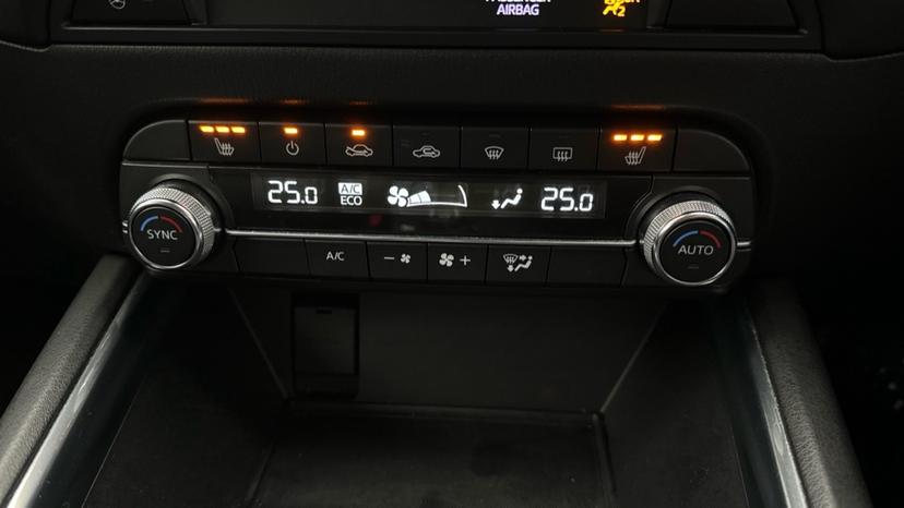 Dual Climate Control  / Air Conditioning  / Heated Seats 