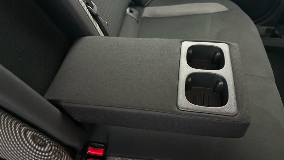 Rear Armrest/ Cup Holder