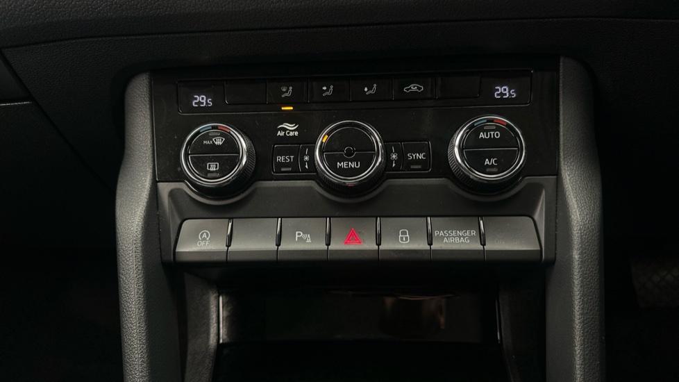 Dual Climate Control / Air Conditioning / Auto Stop/Start