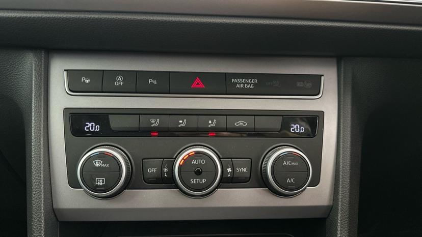 Air Conditioning / Dual Climate Control / Auto Stop/Start 