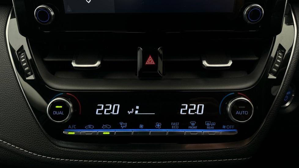 Dual Climate Control  / Air Conditioning 