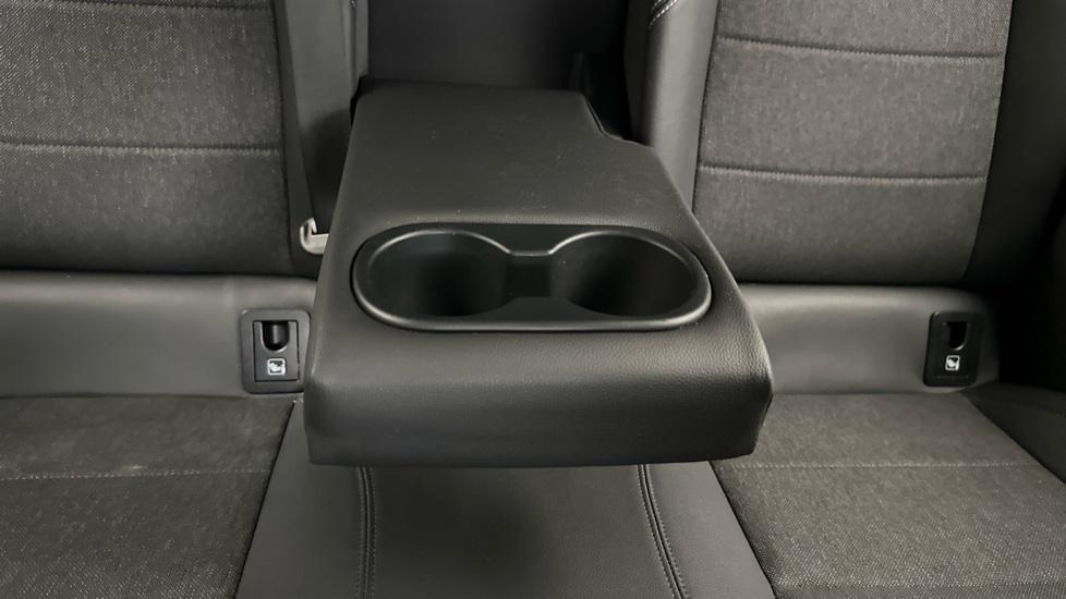 Rear Armrest/ Cup Holder