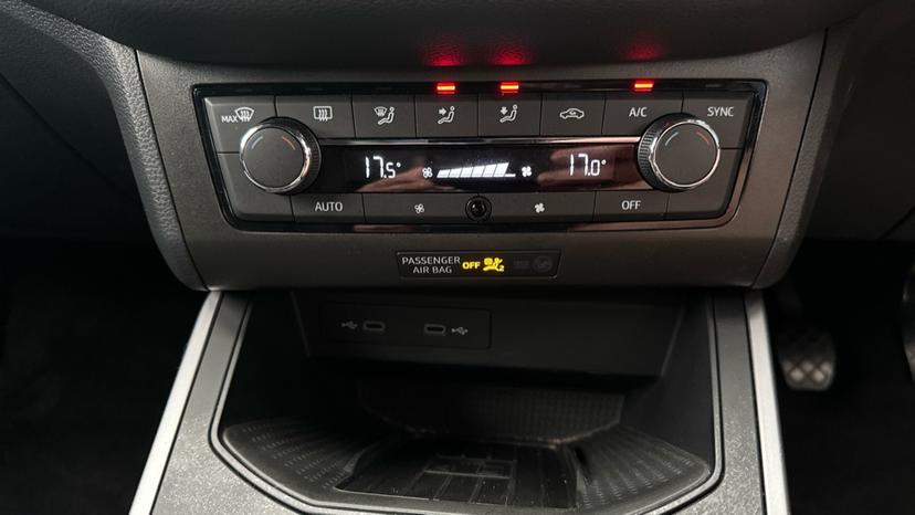 Dual Climate Control / Air Conditioning 