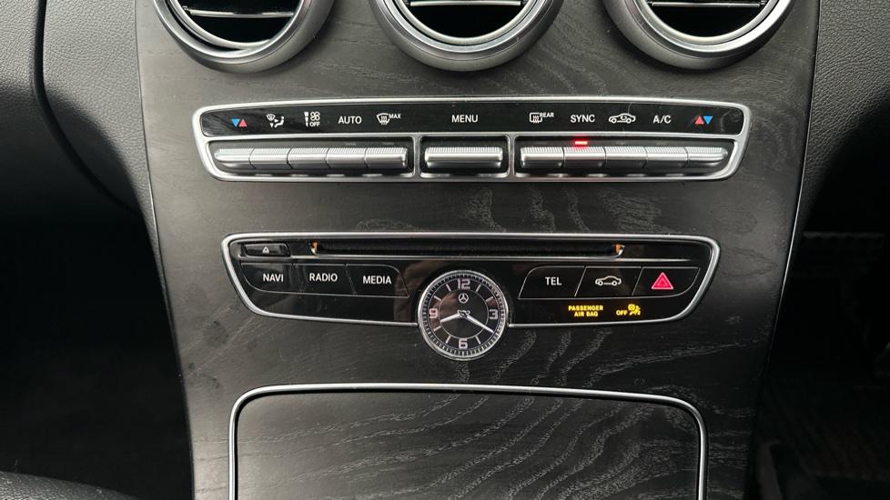 Dual Climate Control / Air Conditioning 