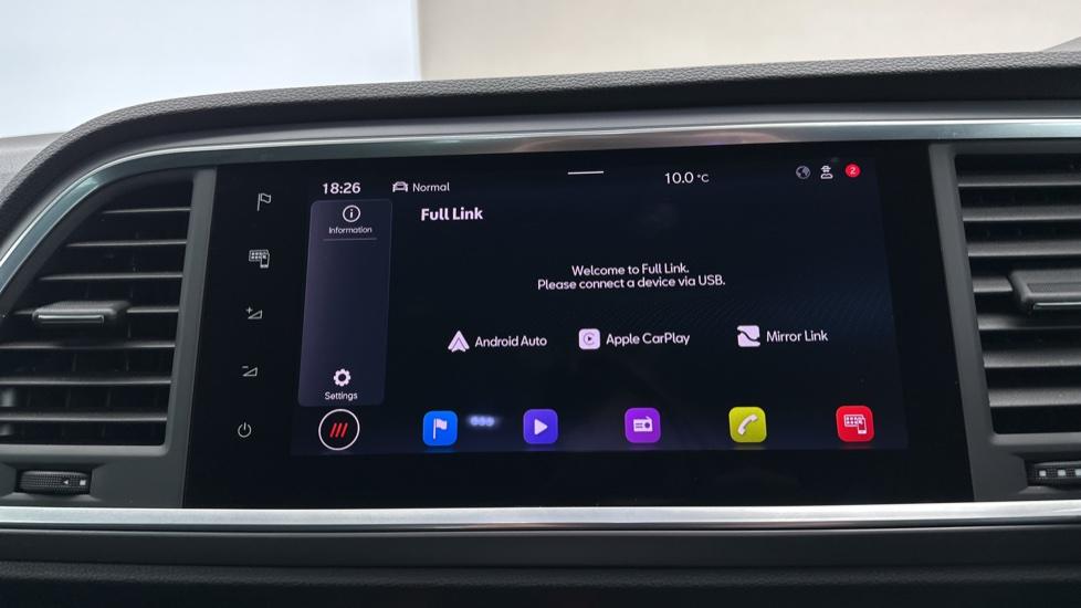 Apple CarPlay/Android Auto 