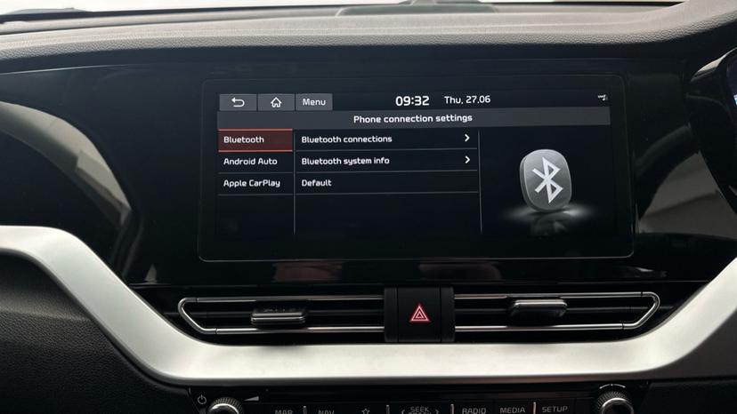 Apple CarPlay / Android Auto / Bluetooth